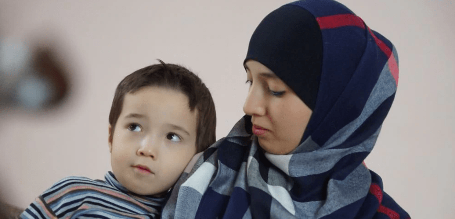 Фатма Исмаилова с ребенком. Фото: Антон Наумлюк