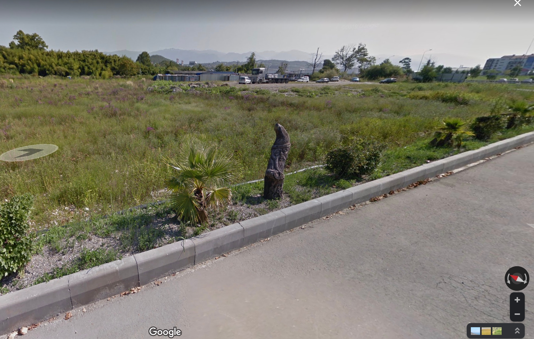 Один из участков, по которому расторгается договор аренды. Синее здание предписано снести