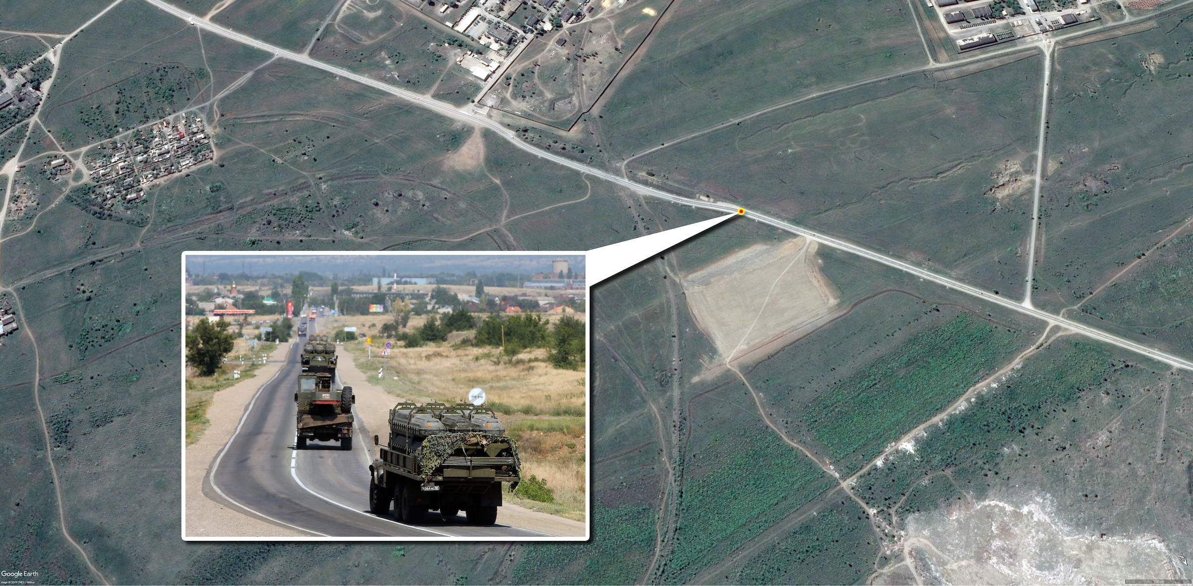 Место съемки колонны c зенитными ракетами на трассе М21 по пути в Каменск-Шахтинский (он справа за кадром). Космический снимок спутникового оператора DigitalGlobe из интернет-сервиса Google Earth (повернуто, север внизу справа)