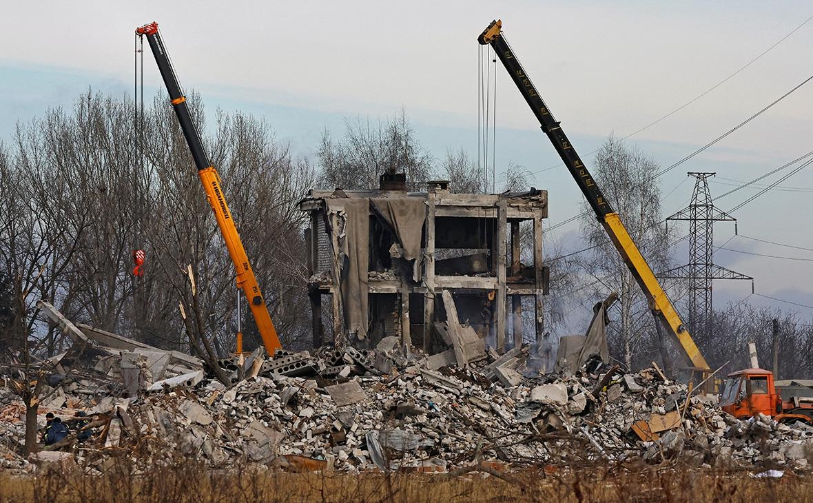 Последствия обстрела лагеря российских солдат в Макеевке с использованием системы HIMARS, 4 января 2023 года. Погибло по разным оценкам от 133 до 142 военных