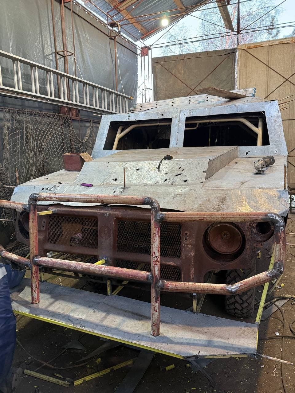 Замаскированный под российский бронеавтомобиль «Тигр» китайский мотовездеход Desertcross 1000-3