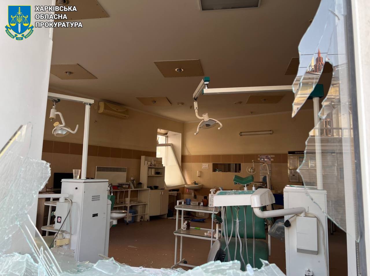 В результате удара по Харькову повреждения получила стоматологическая клиника