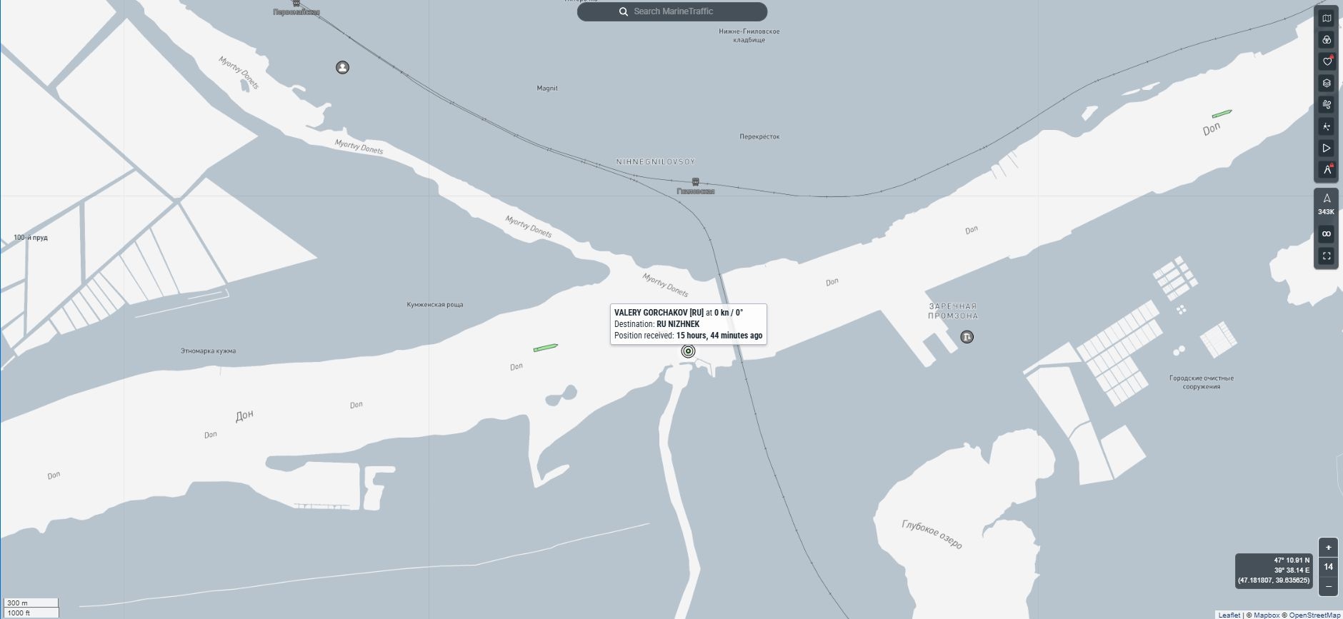 Танкер «Валерий Горчаков» у терминала в порту Ростова-на-Дону