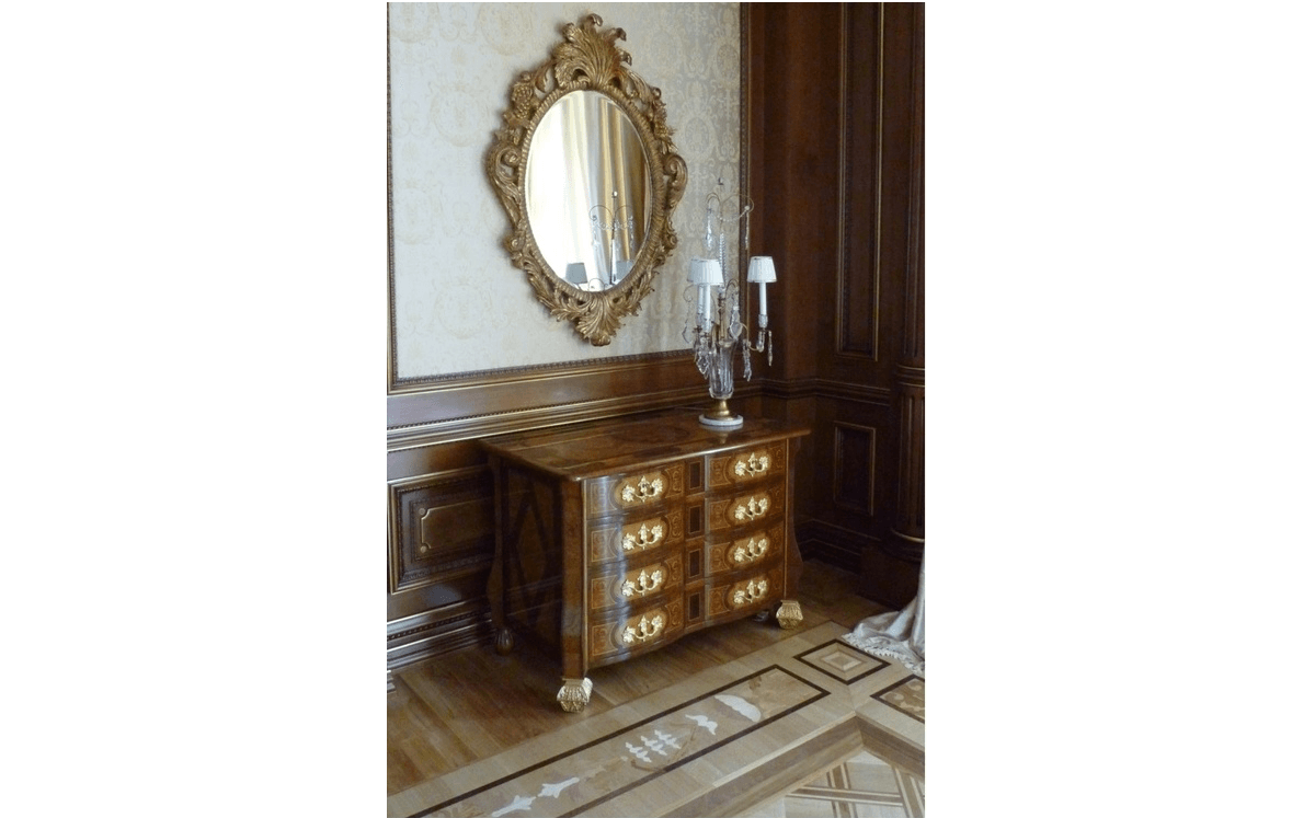 Илл. 17. Комод