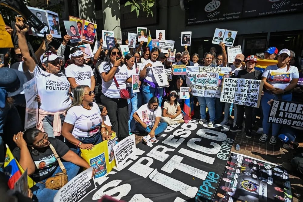 Демонстрация родственников политзаключенных