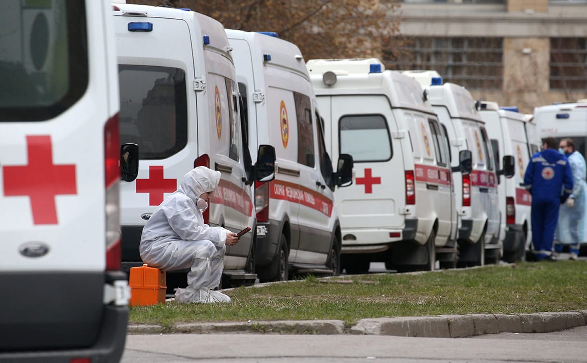 «Такого не было со времен Великой Отечественной». Как перегружены больницы и морги в регионах России