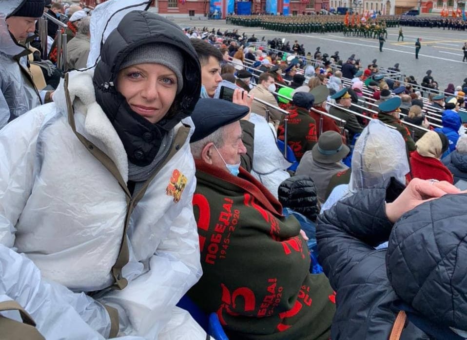 Пара фраз: «В Париже, слышу, ужасть какой разврат». Маргарита Симоньян vs Елизавета Петровна