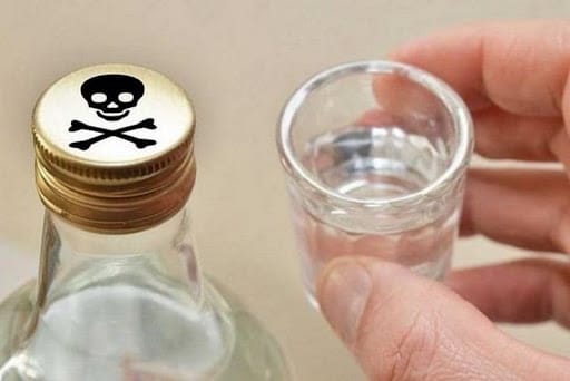 Двоих мужчин задержали после гибели 18 екатеринбуржцев, отравившихся суррогатным алкоголем