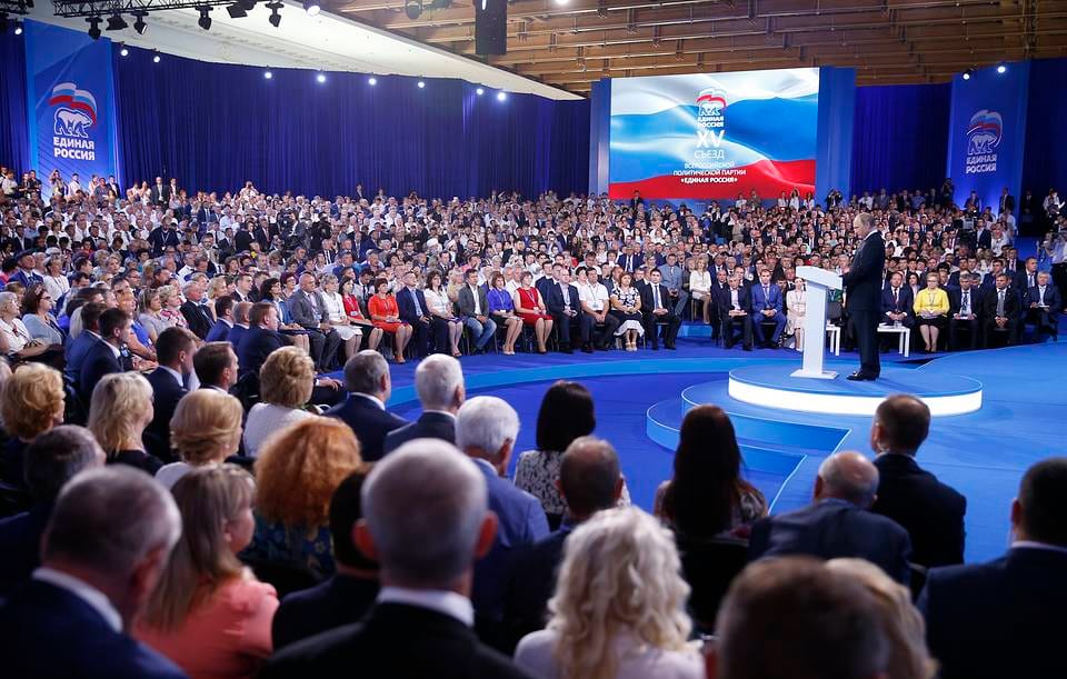 Победа над бедностью к 2003 году и доля среднего класса 60% к 2020 — «Важные истории» о проваленных обещаниях «Единой России» за 20 лет