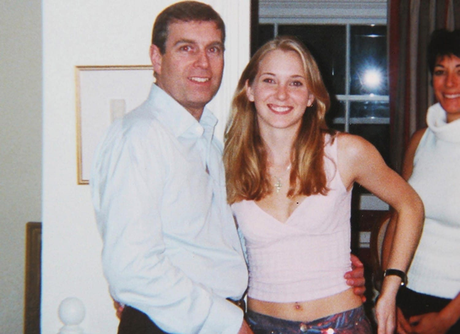 Американка, обвинившая принца Эндрю в изнасиловании, ранее получила $500 тысяч за отсутствие претензий к Эпштейну и всем, кто с ним связан