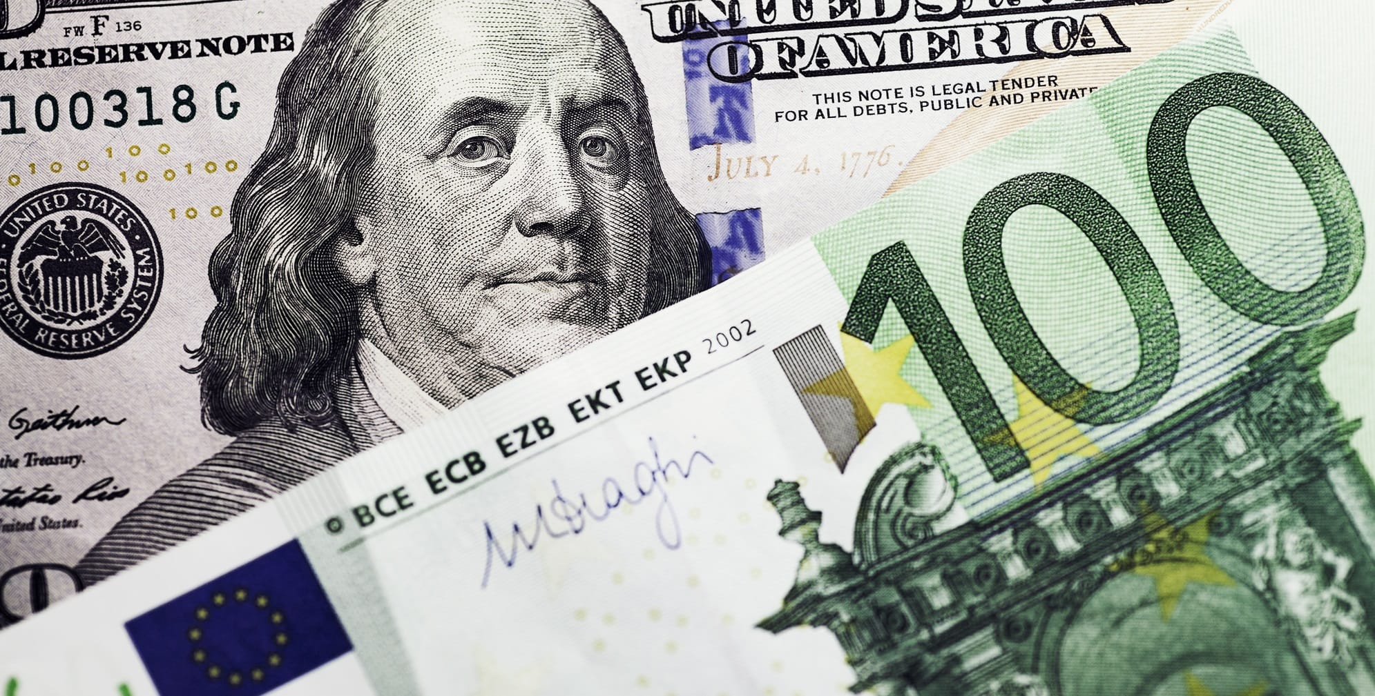 Курс евро обвалился к доллару США