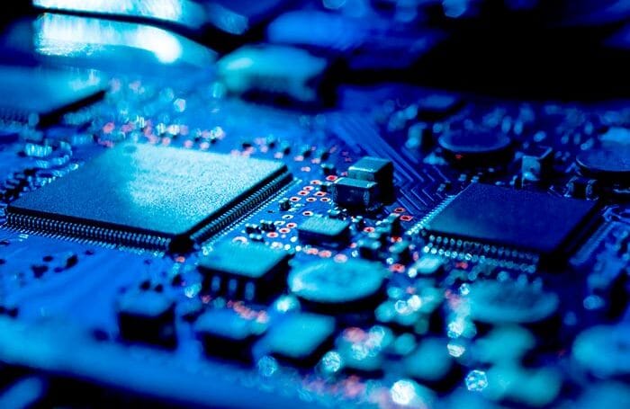 Россия с помощью серых схем продолжает закупать импортную электронику для вооружения — RUSI