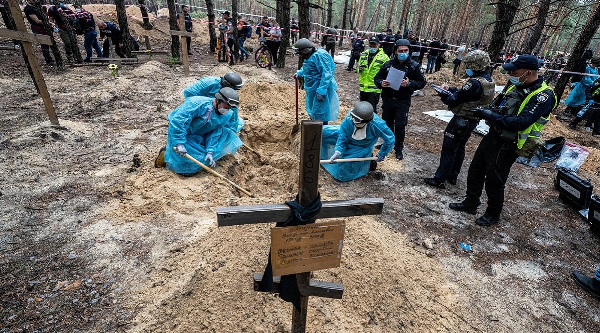 «Вести недели» попытались выдать захоронение убитых оккупантами жителей Изюма за могилы солдат, погибших при захвате города в марте