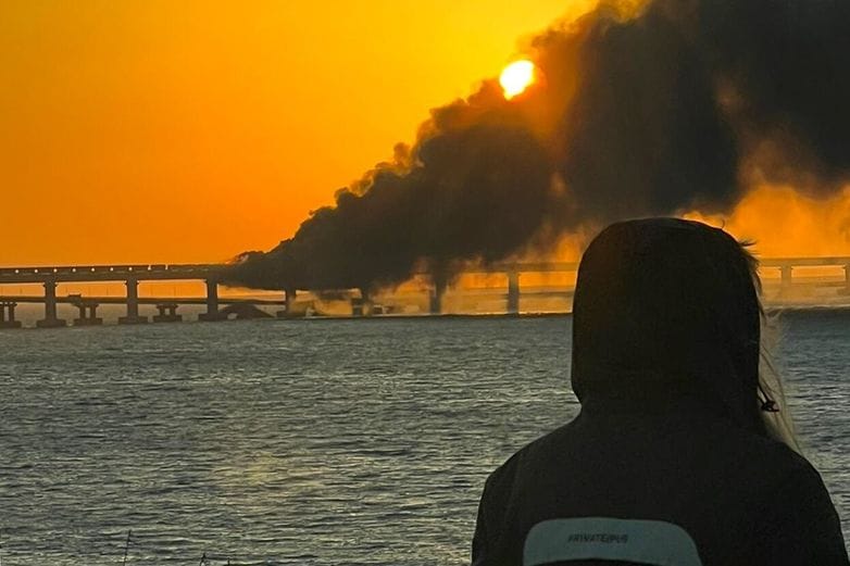 Mash: за рулем взорвавшейся на Крымском мосту фуры мог находиться 52-летний Махир Юсубов