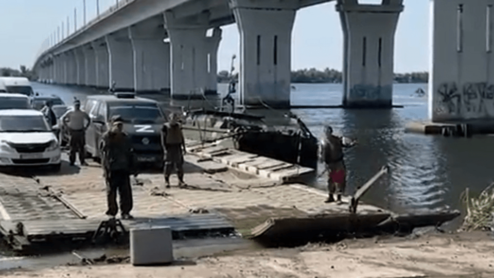 Россия обвинила ВСУ в обстреле переправы и гибели 4 человек. Украинские СМИ пишут, что гражданских лиц на переправе не могло быть