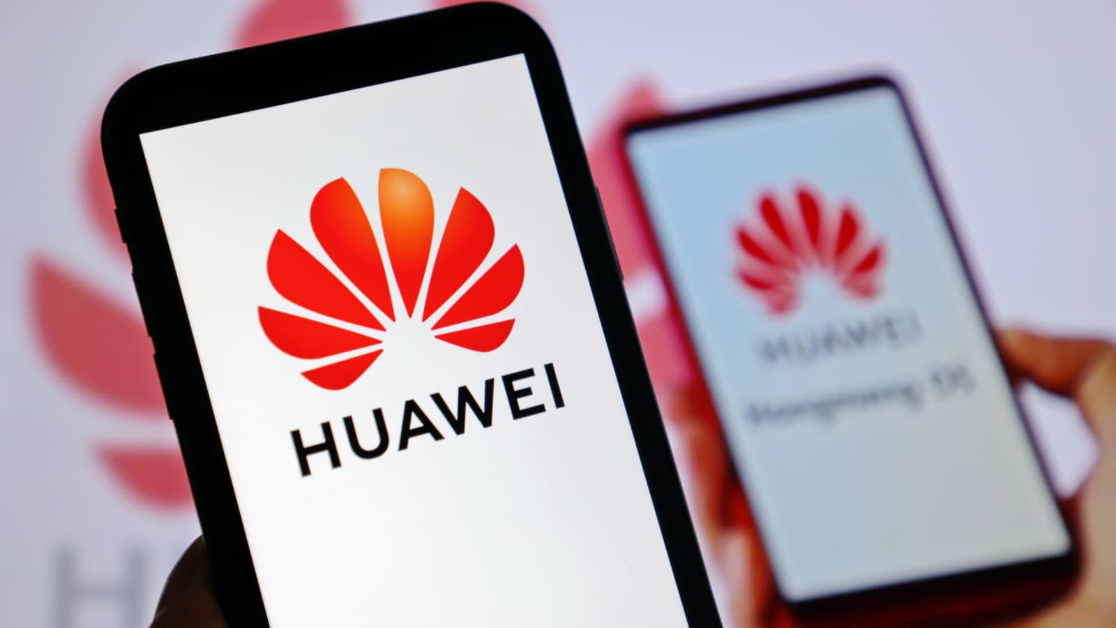 «Известия»: Китайская Huawei готовится уйти из России