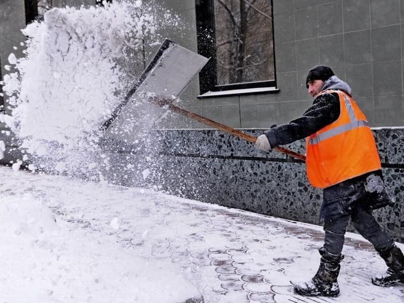 Глава управы Ломоносовского района Москвы потребовала, чтобы дворники разносили повестки призывникам по ночам