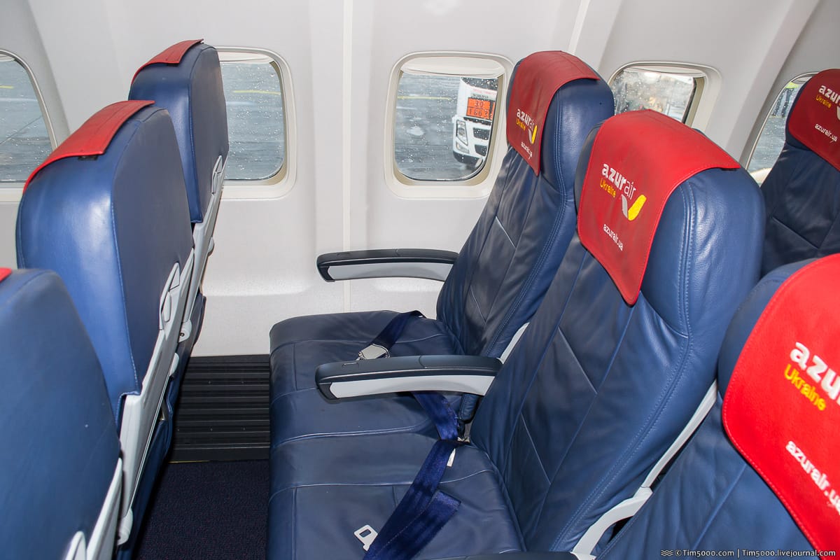 Руководство крупнейшей чартерной авиакомпании России подозревают во взятке сотруднику Росавиации — РБК