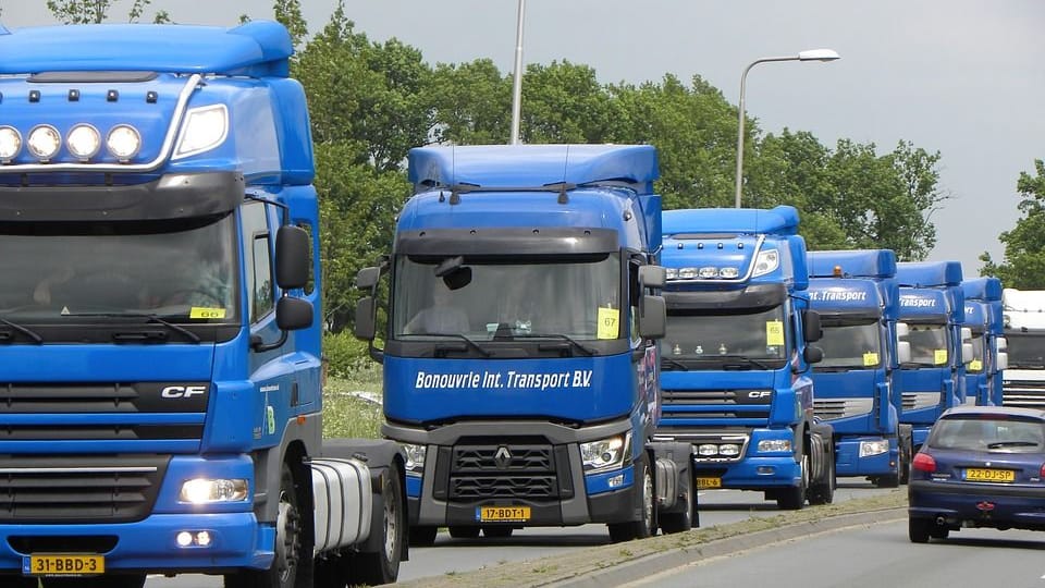 ЕС принял десятый пакет санкций против России. Он включает запрет на экспорт электроники и запчастей, и транзит товаров двойного назначения