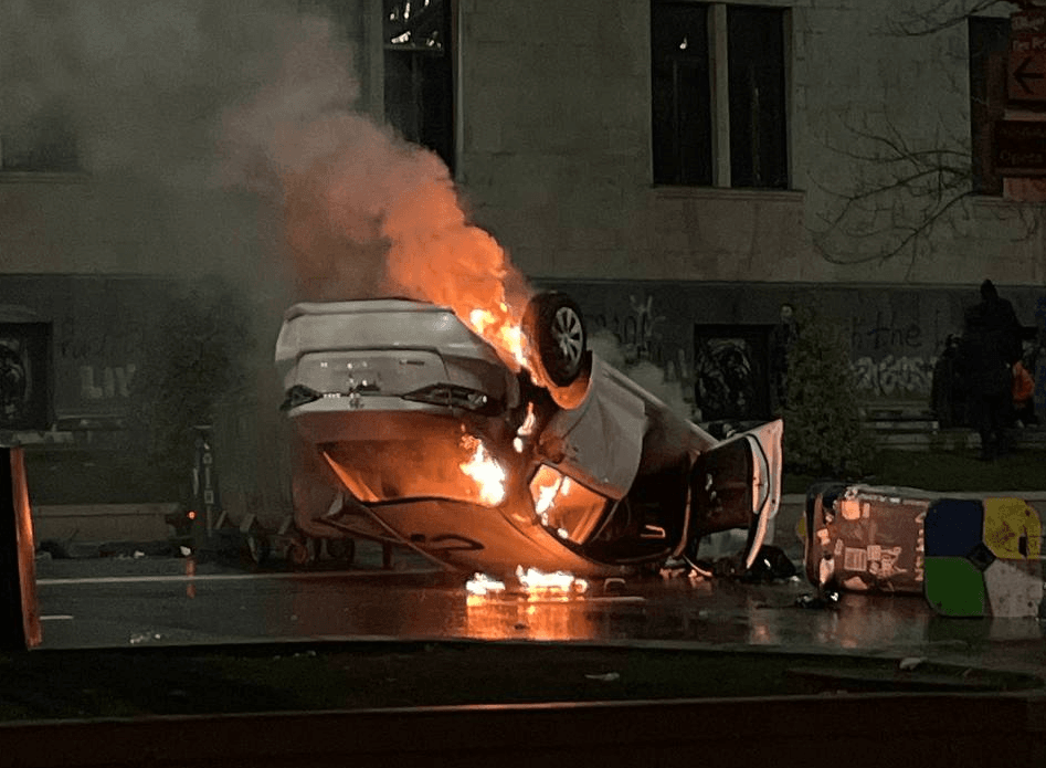 Из грузинского парламента отозвали закон об «иноагентах»