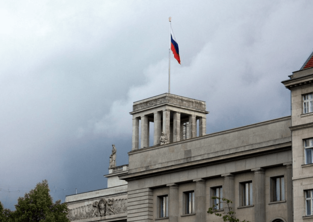 Германия решила массово выслать российских дипломатов, в ответ МИД России объявил о «зеркальной» высылке