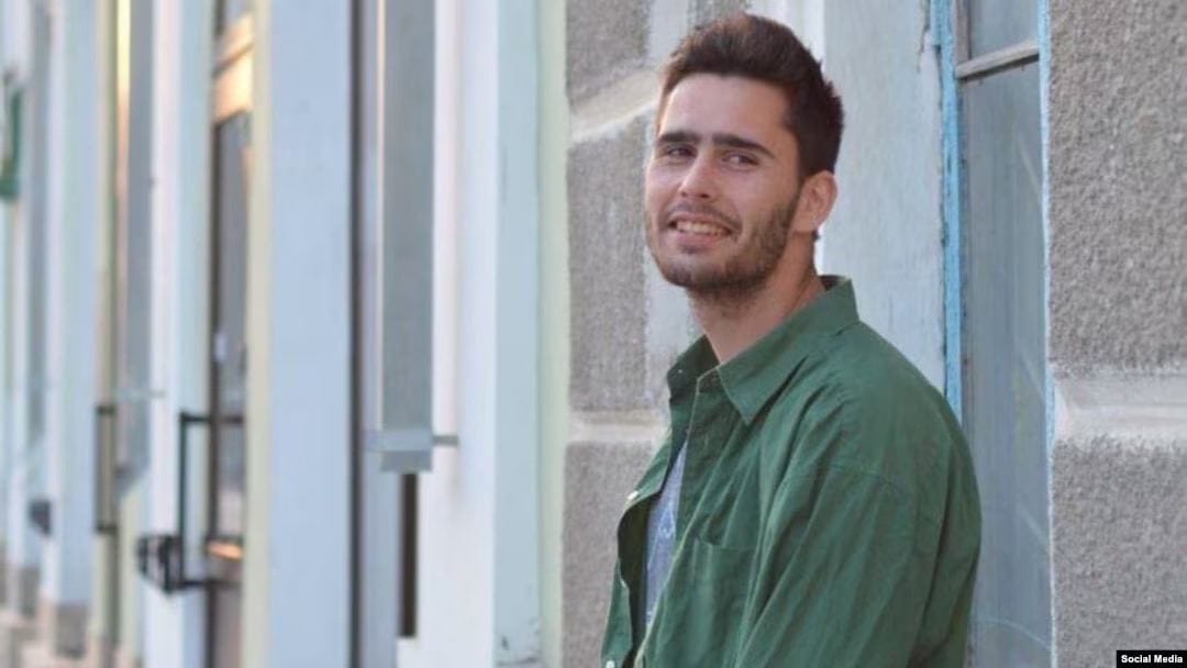 «Я требую лишить меня гражданства РФ». Художник Богдан Зиза, осужденный на 15 лет за краску на стене мэрии Евпатории, начал голодовку