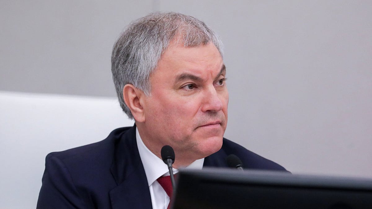 Минздрав не поддержал закон о запрете трансперехода, указав на возможный рост суицидов. Володин попросил не предлагать поправок к закону