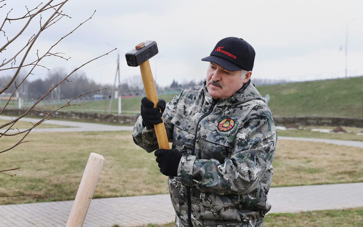 Пресс-служба Лукашенко заявила, что он договорился с Пригожиным о «деэскалации» и «остановке движения» ЧВК Вагнера по России