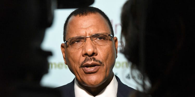 В Нигере — попытка переворота, президента страны задержала собственная охрана