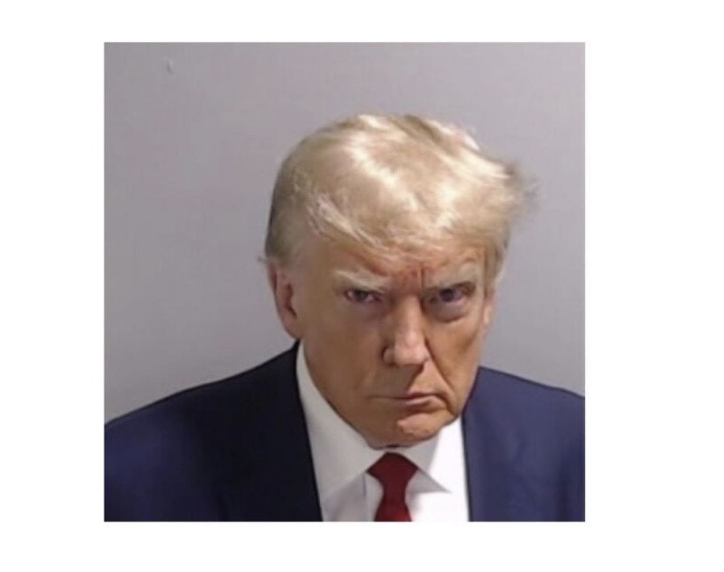 Дональд Трамп вернулся в Twitter и опубликовал свое фото, сделанное в тюрьме для полицейской базы данных