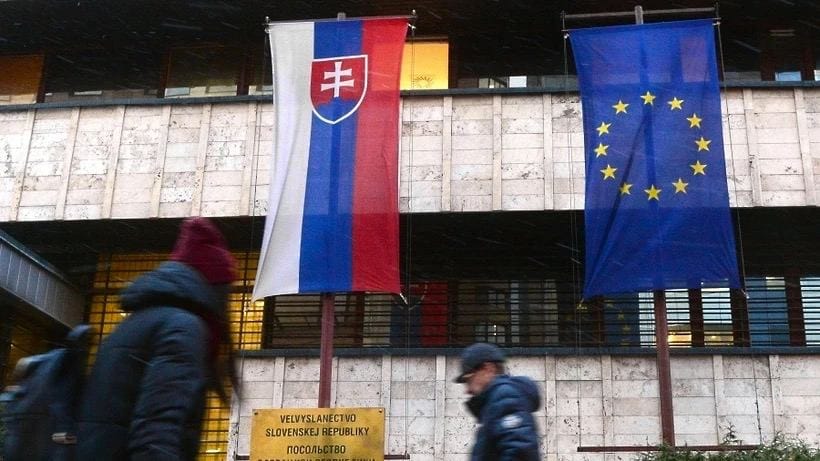 Словакия обвинила Москву во вмешательстве в парламентские выборы и вызвала сотрудника российского посольства