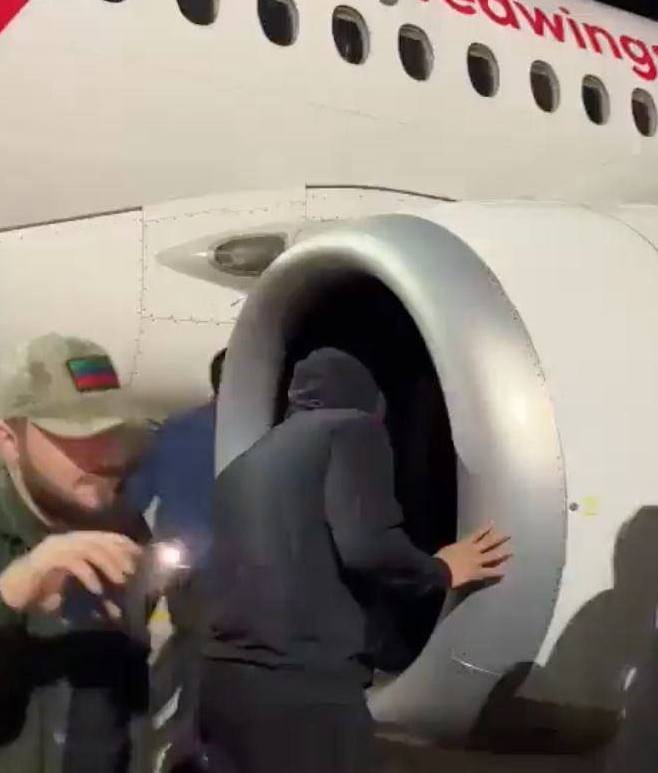 «Над нами весь мир смеется». Глава Дагестана прокомментировал видео с участниками погрома, которые искали евреев в турбине самолета