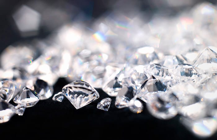 Япония запретила импорт российских алмазов с 1 января 2024 года и ввела санкции против 135 лиц и компаний