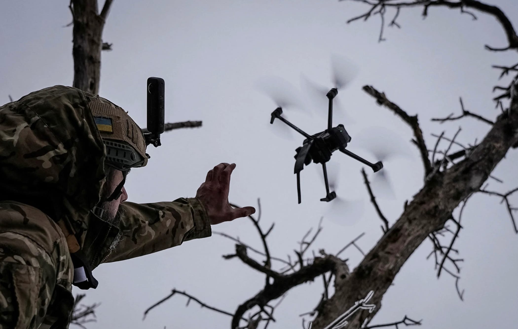 Минобороны РФ сообщило о массированной атаке дронов на Крым. Ведомство утверждает, что сбило над полуостровом 32 БПЛА