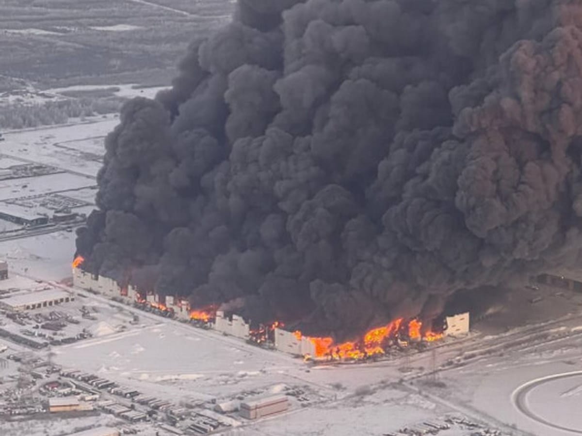 В Госстройнадзоре заявили, что сгоревший в петербургских Шушарах склад Wildberries работал незаконно — 78 .ru