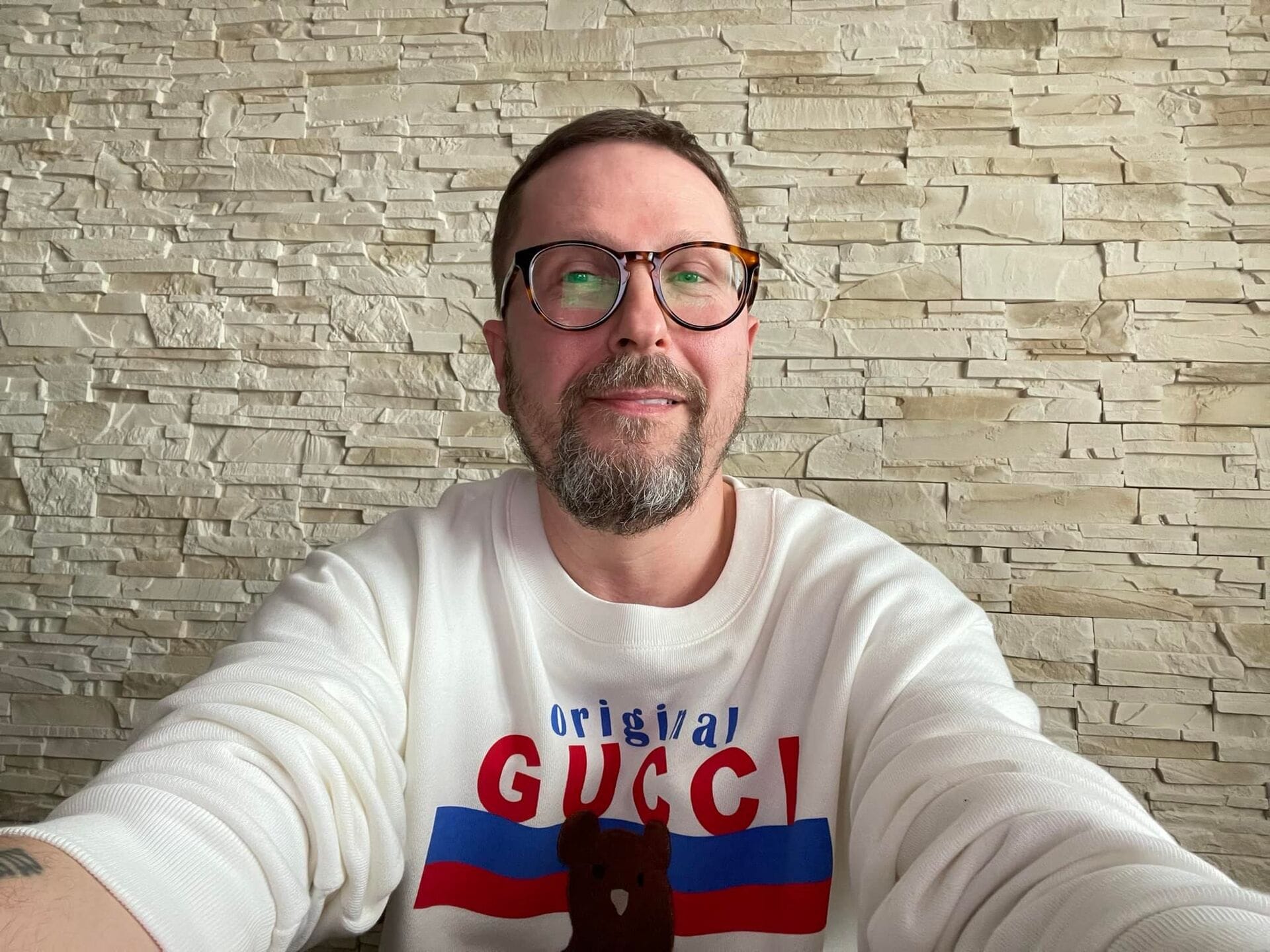 «Терять ему уже нечего». Блогера Анатолия Шария обвиняют в поджогах квартир и вымогательстве у криптоинвестора из Петербурга