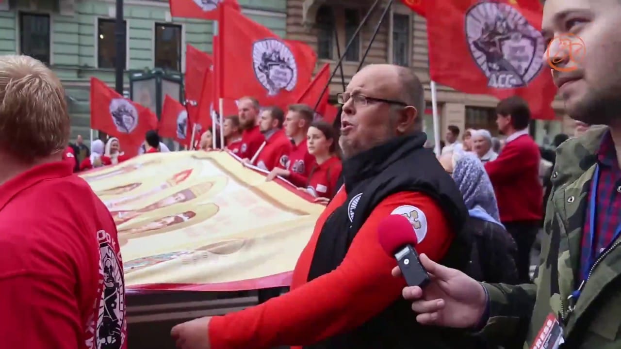 В Пулково задержали тату-мастера за оскорбление чувств верующих. На девушку и ее коллегу по салону пожаловалось движение «Сорок сороков»