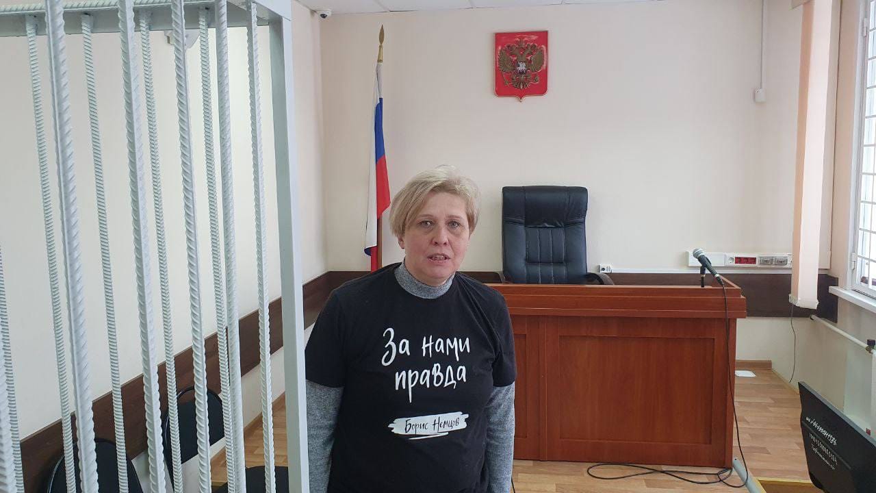 Кировскую активистку Светлану Марину приговорили к 1,5 года принудительных работ. Она назвала «военкора» Владлена Татарского убийцей