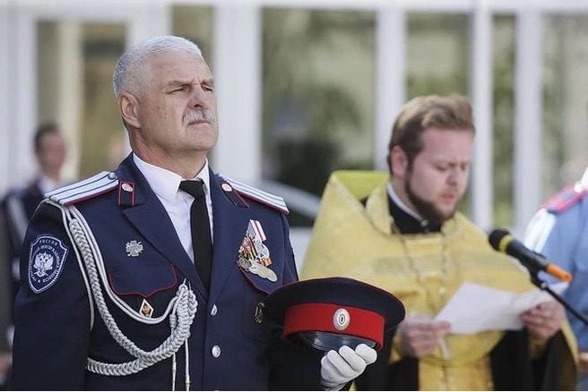 Казачьего полковника, которого обвиняют в избиении подростка, наградили за «усердие и профессионализм»