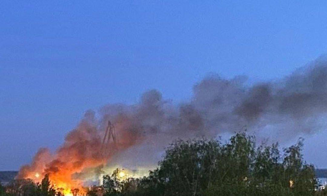 Минобороны РФ отчиталось о сбитии девяти ракет и 61 беспилотника над территориями России и Крыма. Атакован военный аэродром и НПЗ