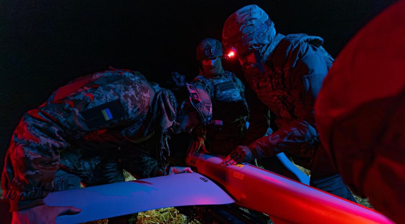 Над российскими регионами сбили 100 БПЛА. Украина атаковала дронами два крупных склада боеприпасов