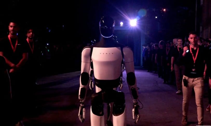 Человекоподобные роботы Optimus на презентации новинок Tesla Илона Маска частично контролировались людьми — Bloomberg