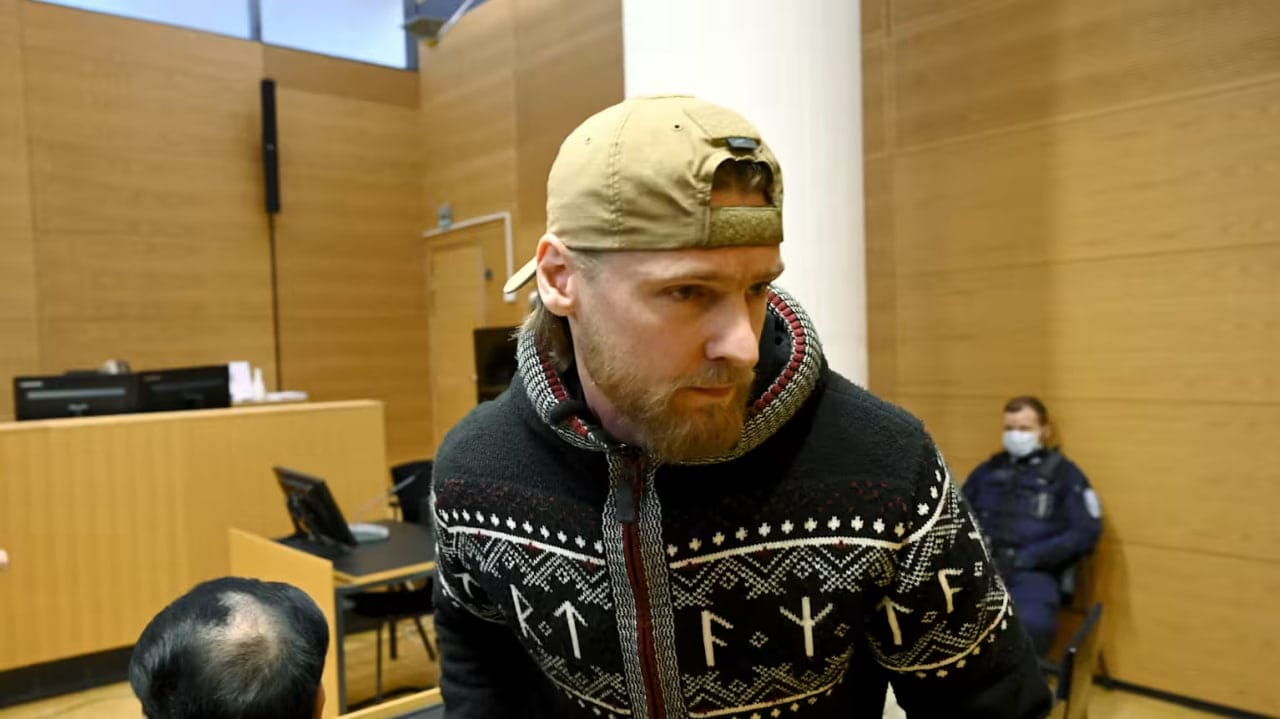 Финляндия предъявила обвинения прокремлевскому неонацисту-убийце Воиславу Тордену. Он известен пытками и издевательствами над пленными