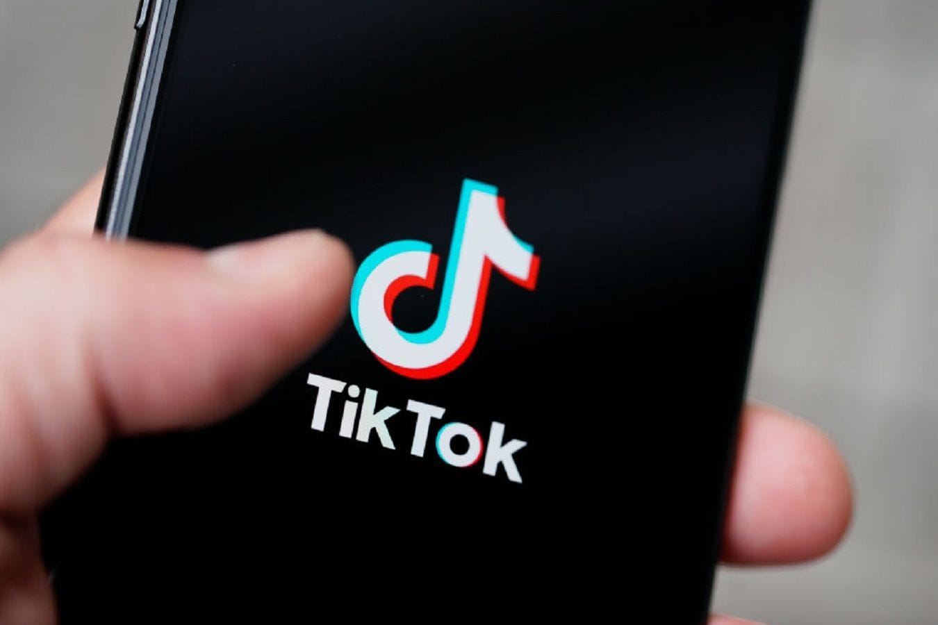 Власти Албании заявили о запрете TikTok на территории страны, после того как школьники в соцсети массово оправдывали убийство сверстника