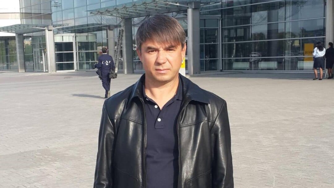 «Заклеили глаза скотчем и на БТРе отвезли в войсковую часть» — «Первый отдел» раскрыл детали похищения российского активиста в Грузии