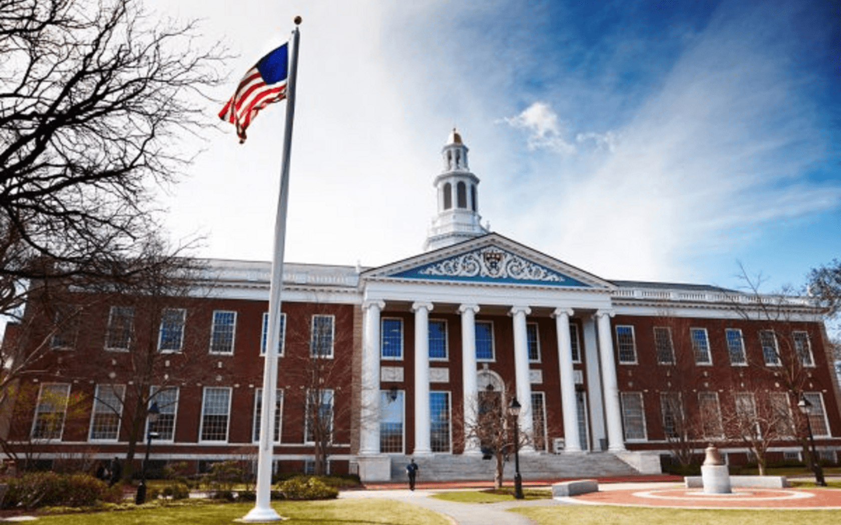 Трамп пообещал лишить Гарвард статуса университета, освобожденного от налогов 