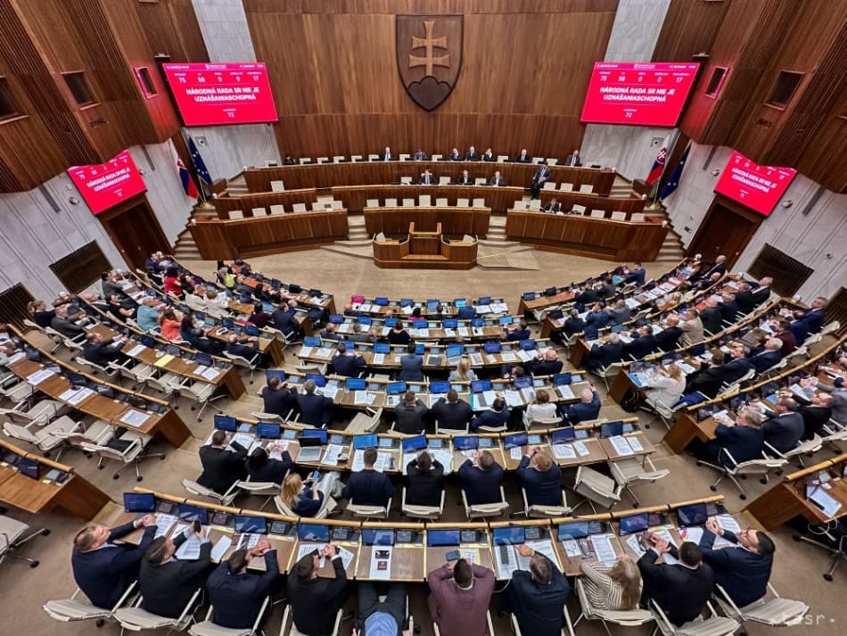 Словацкий парламент принял резолюцию о запрете правительству голосовать за санкции против России в международных организациях