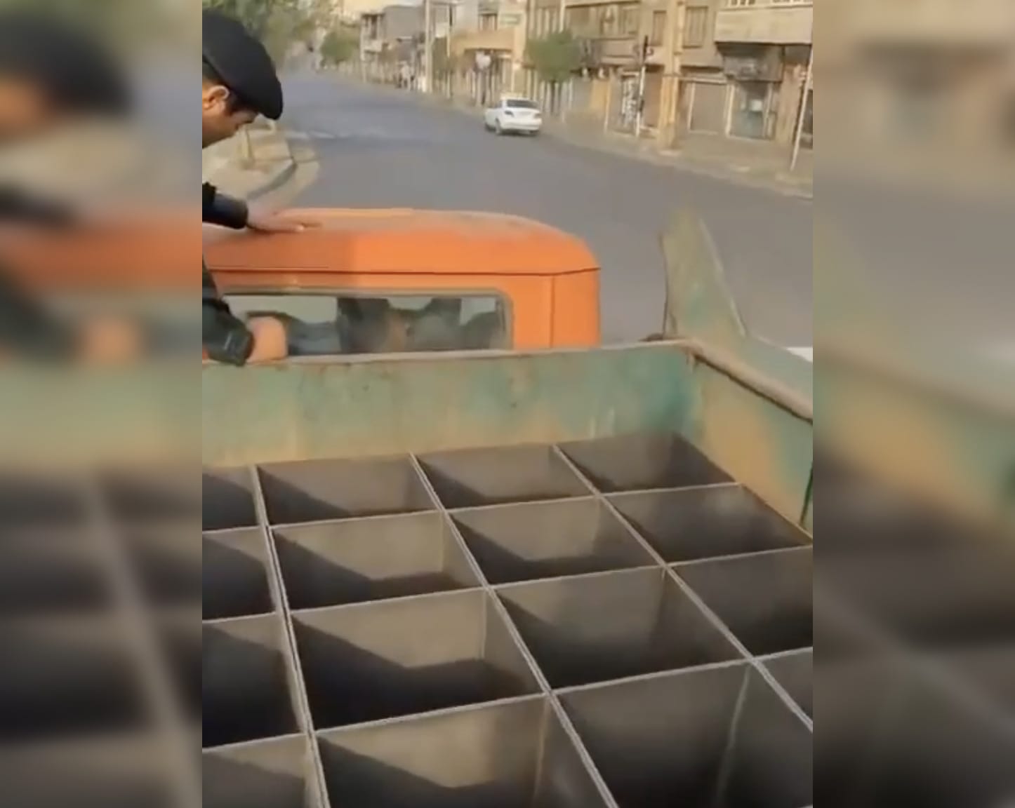 Иранские силы безопасности нашли грузовики, из которых запускали израильские беспилотники в ходе первой атаки на Тегеран — Yediotnews