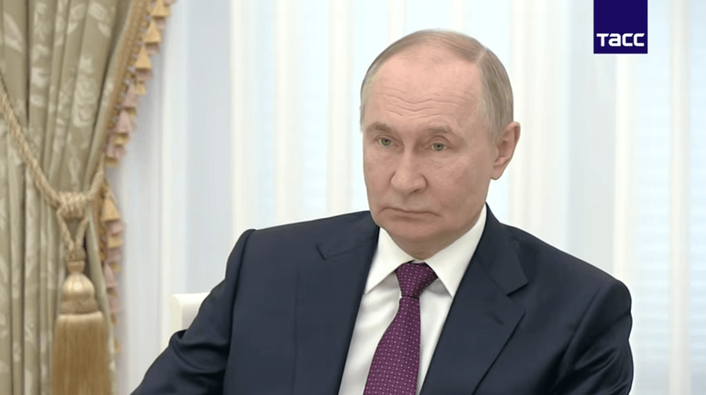 Путин встретился с главой МИД Ирана. Президент РФ назвал удары Израиля «неспровоцированной агрессией»