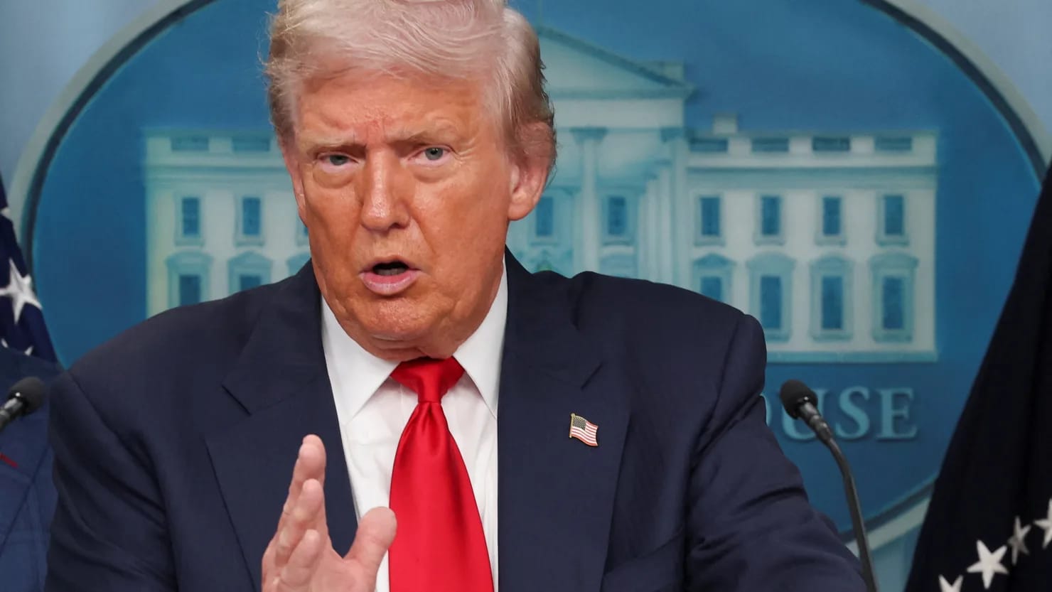 Трамп отложил повышение пошлин на товары из Китая еще на 90 дней. Это результат переговоров между торговыми представителями — CNBC